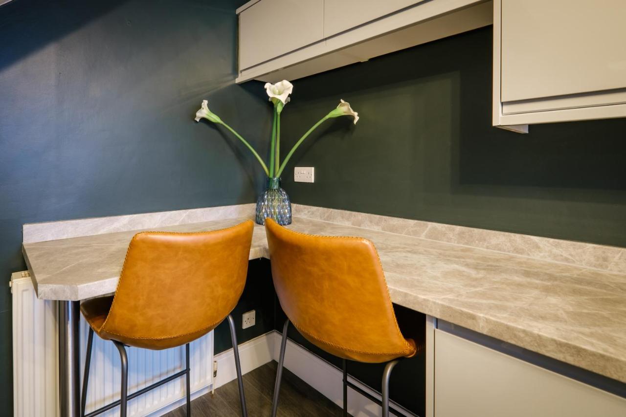 Rockside - Luxury 1 Bedroom Home With Hot Tub, Central Location, Parking And Pet Friendly Windermere Exterior photo