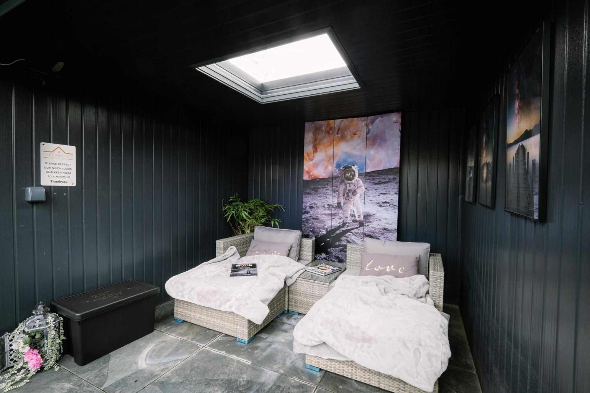 Rockside - Luxury 1 Bedroom Home With Hot Tub, Central Location, Parking And Pet Friendly Windermere Exterior photo